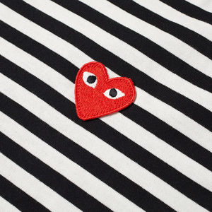 T-SHIRT A MANCHES LONGUE COMME DES GARCONS PLAY - RAYURES ( RED HEART )
